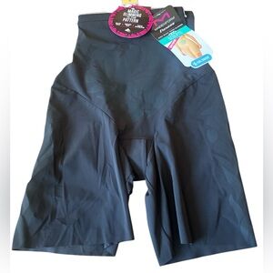 Maidenform Flexees size Medium